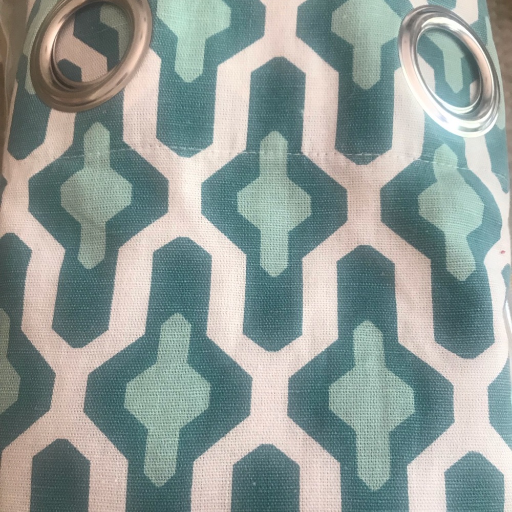 (4) Grommet-top curtain panels